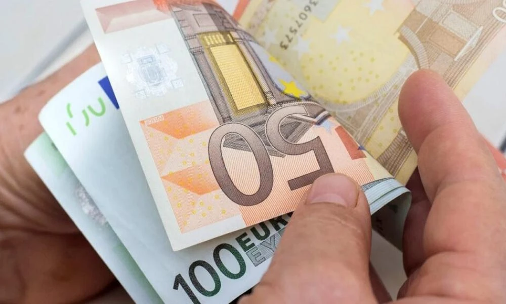 Αύριο οι ανακοινώσεις για την αύξηση του κατώτατου μισθού - Στα 830 ευρώ το επικρατέστερο σενάριο